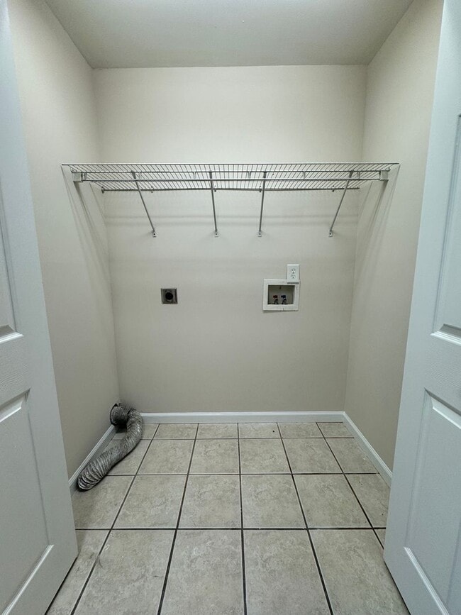 Building Photo - 110-112 Lyons Dr NW