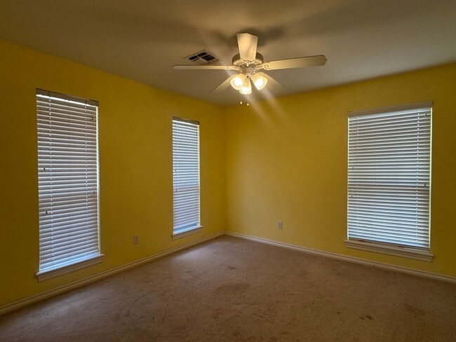 Building Photo - 169 Northwest Copperfield Drive