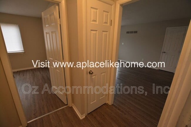 Building Photo - 3607 W 47th St