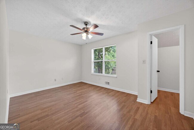 Building Photo - 6898 Babbling Brook Dr