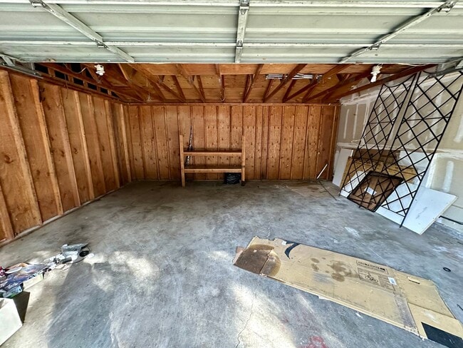 Building Photo - 2 Bedroom 2 Bathroom 2 Story House Walking...