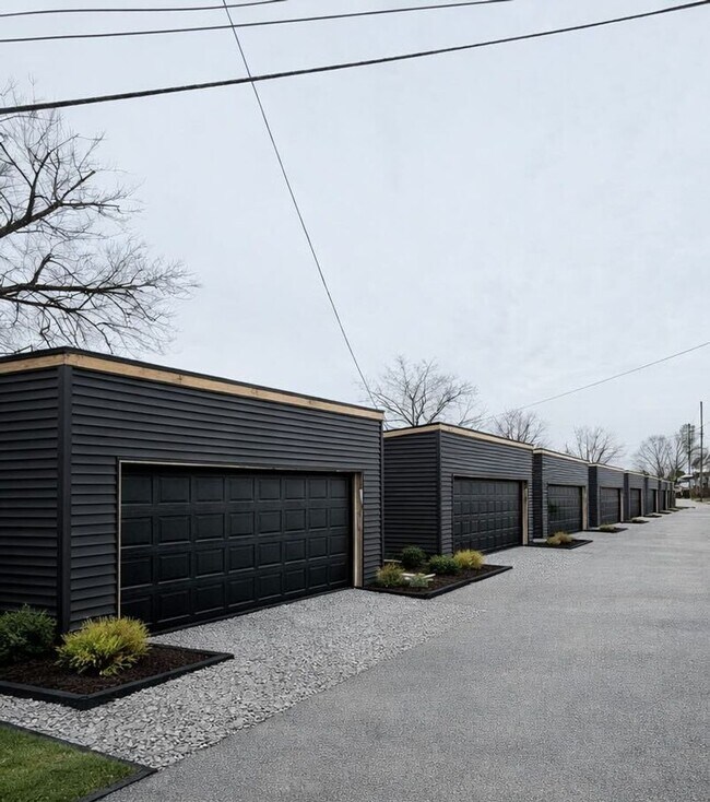 Building Photo - Rare 2-Full Bath Find: Pristine Renovation with Designer En-Suite & Granite