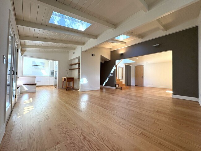 Building Photo - Beautifully Updated 5-Bedroom Home coming ...