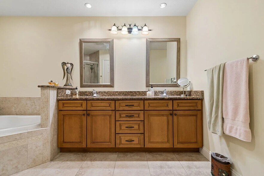 Building Photo - 7702 Lake Vista Ct