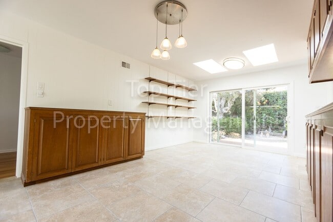 Building Photo - Charming Mid-Century Home | 4BR, 3BA | 2,424 Sq Ft | 8,400 Sq Ft Lot | Prime La Jolla Location**$...