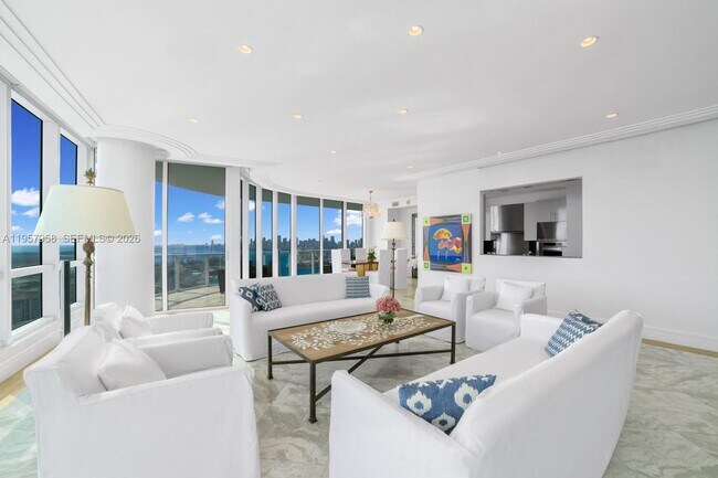 Building Photo - 100 South Pointe Dr