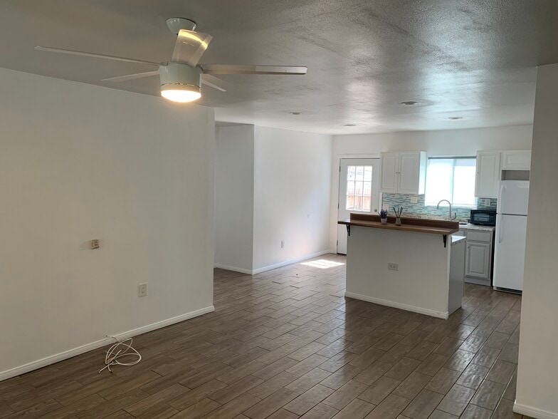 Building Photo - 526 Brooks Ave