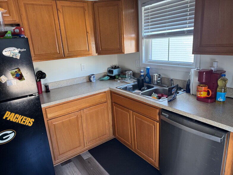 Building Photo - 534 South St