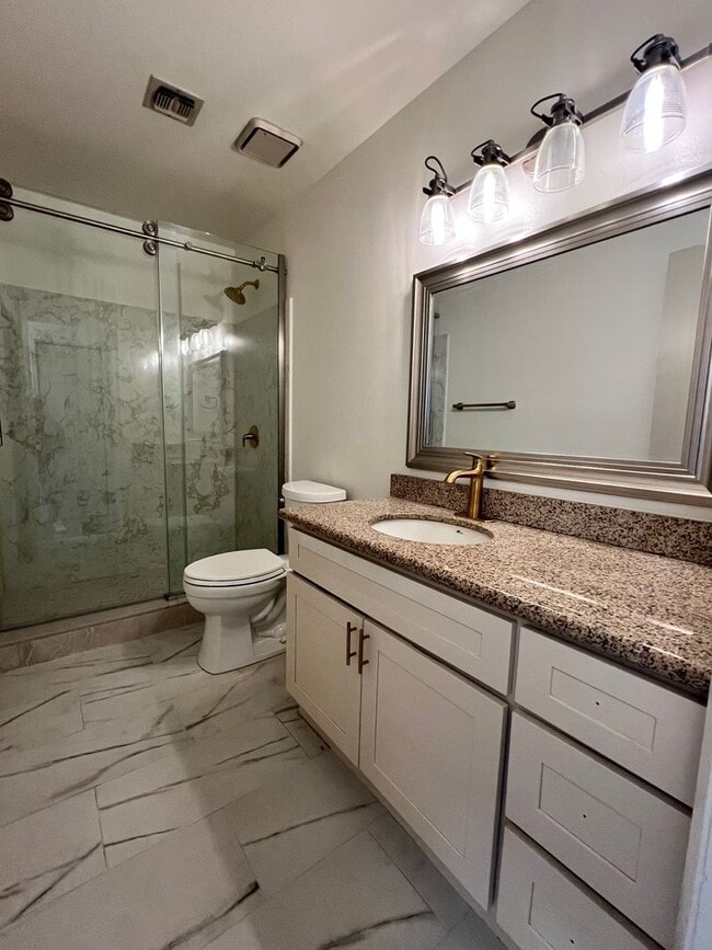 Building Photo - Riverside