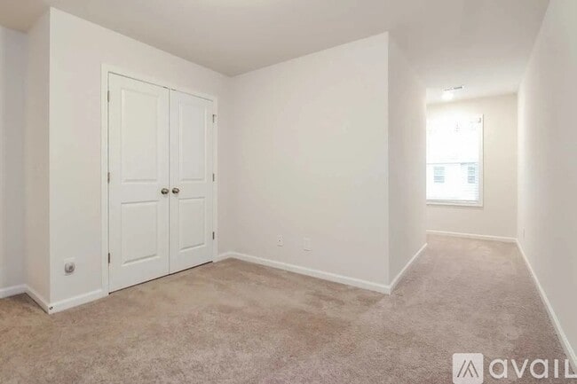 Building Photo - 105 Cedar Oak Ln