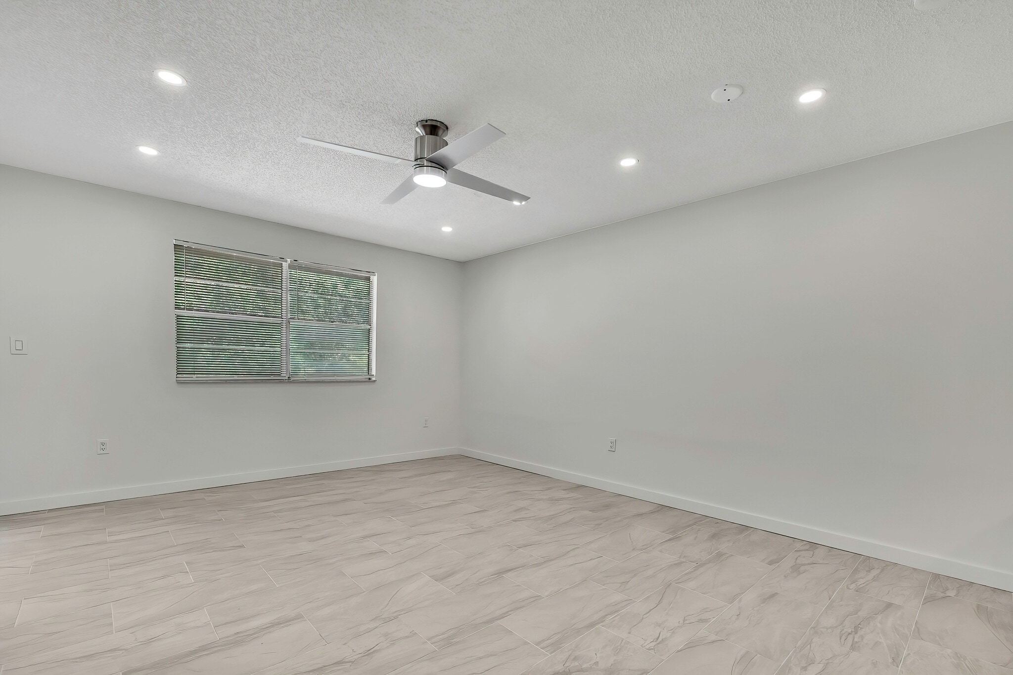 Building Photo - 10981 W Tidewater Cir