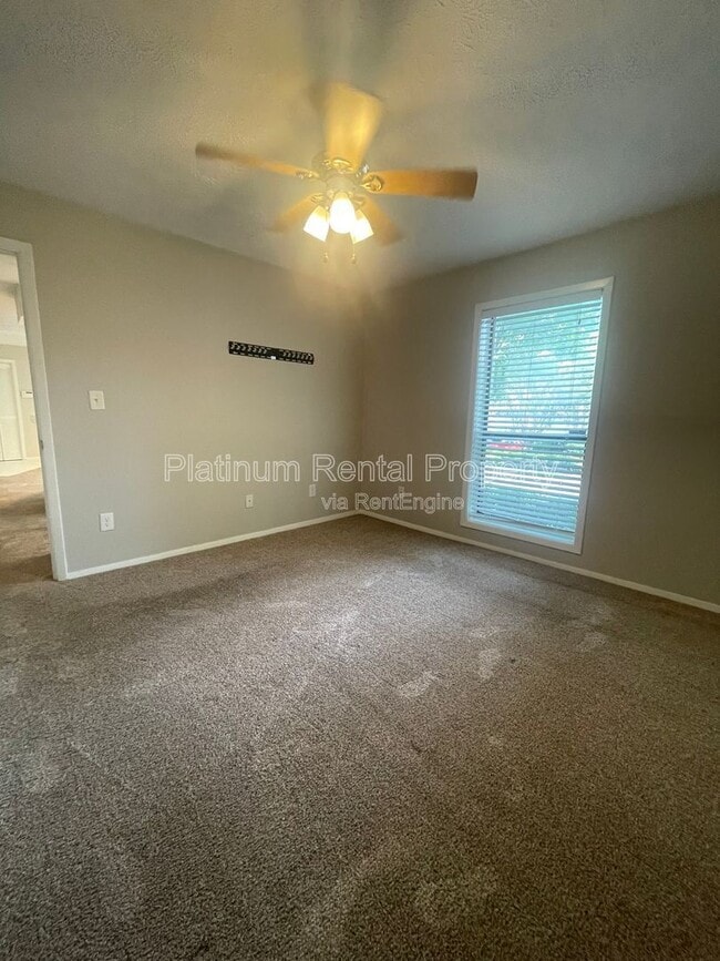 Building Photo - 402 Wynnes Ridge Cir SE