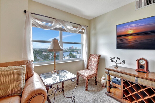 Building Photo - 2555 NE 11th St