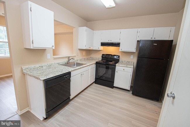 Building Photo - 810 College Ln