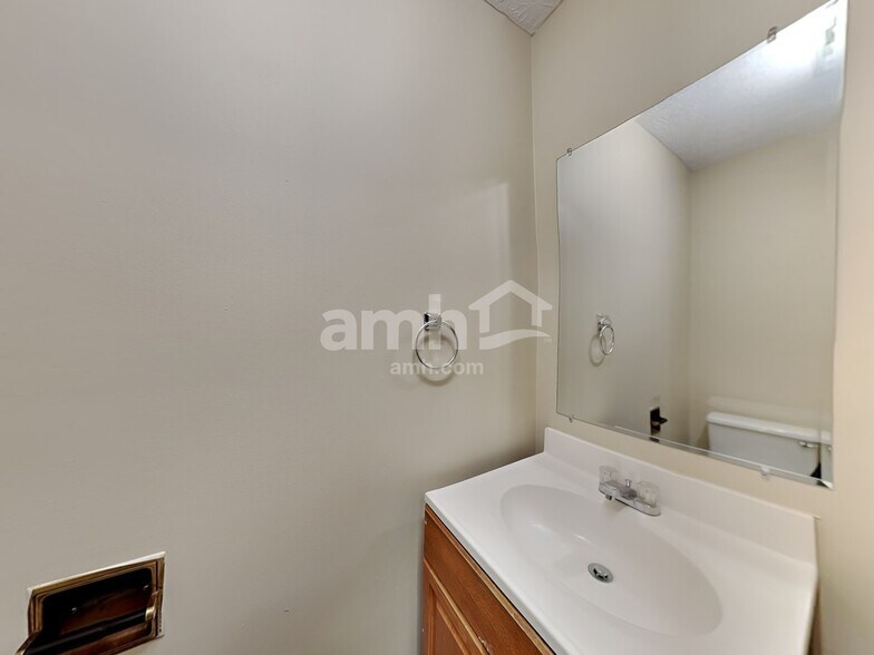 Building Photo - 249 Border St