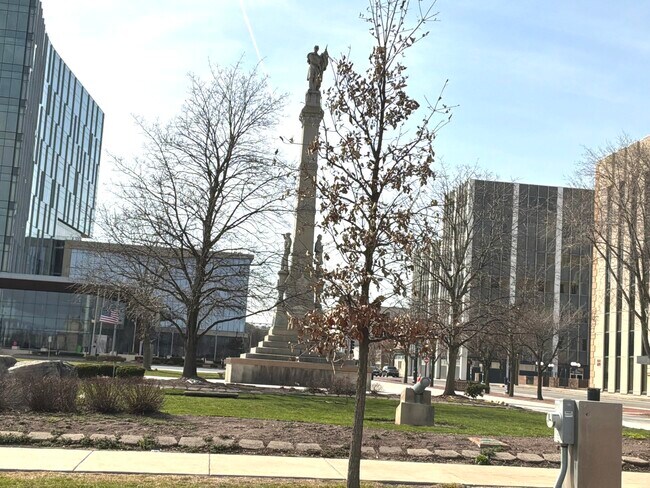 Building Photo - 224 E Cass St