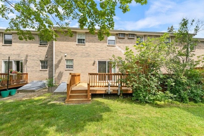 Building Photo - 114 Fieldstone Dr