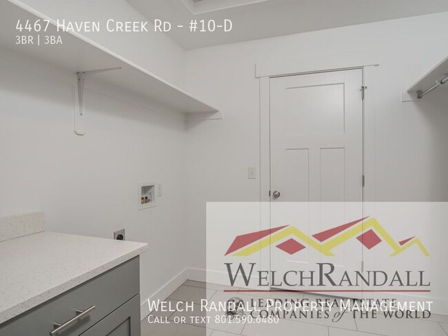 Building Photo - Spacious Townhome in West Haven