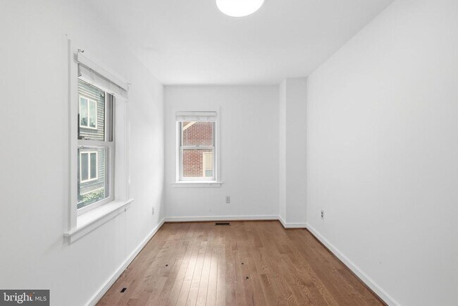 Building Photo - 914 N St NW