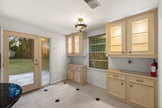 Building Photo - Charming Home with Expansive Backyard on a...