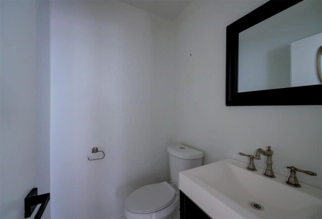 Building Photo - 512 Eberhart Ln