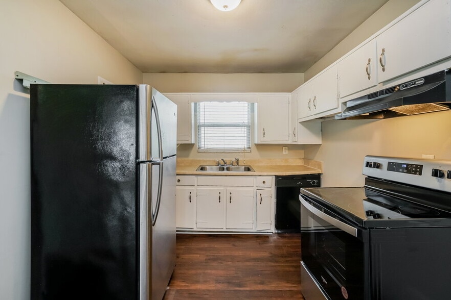 Building Photo - 640 Oakdale Dr