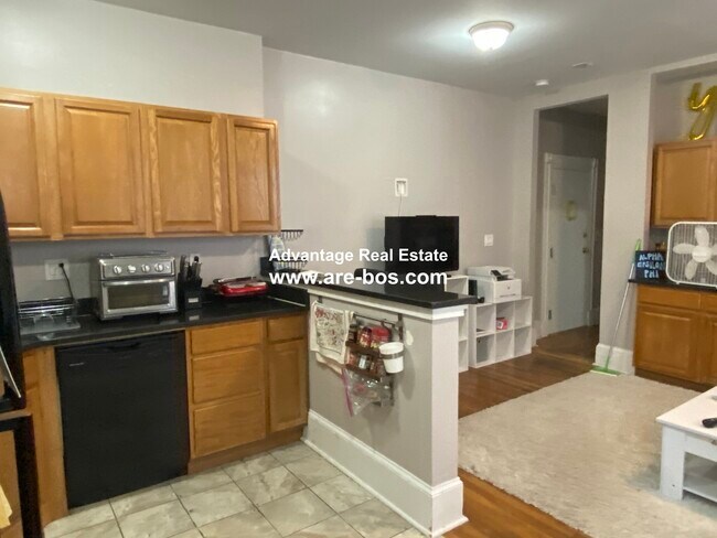 Building Photo - 1048 Commonwealth Ave