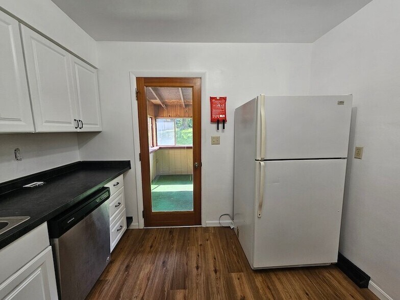 Building Photo - 677 Peach Tree Ln