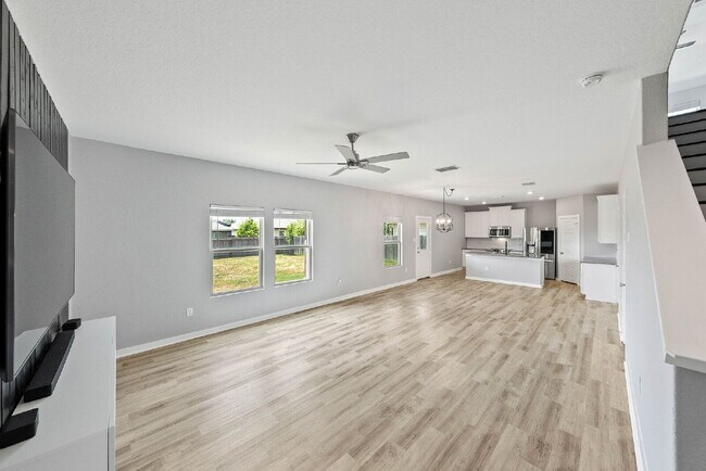 Building Photo - 4 Bedroom Corner Lot Rental with Spacious ...