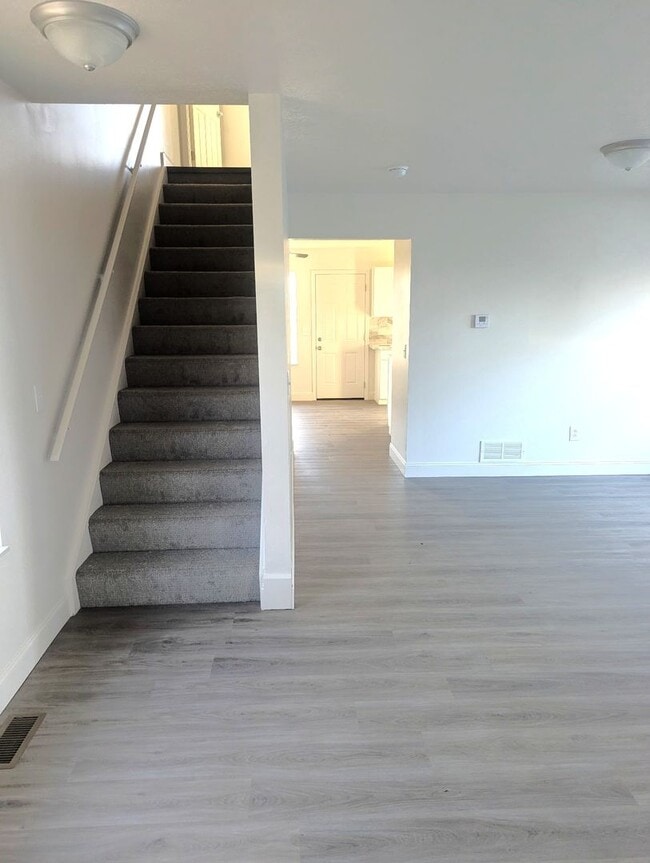 Building Photo - 247 Reed Ave