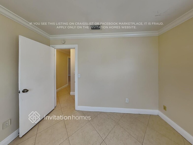 Building Photo - 10825 Jennifer Ln