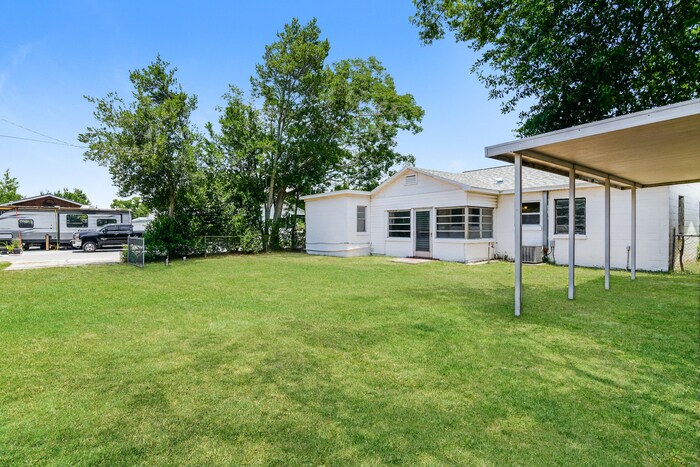 Building Photo - 402 Ariana Ave