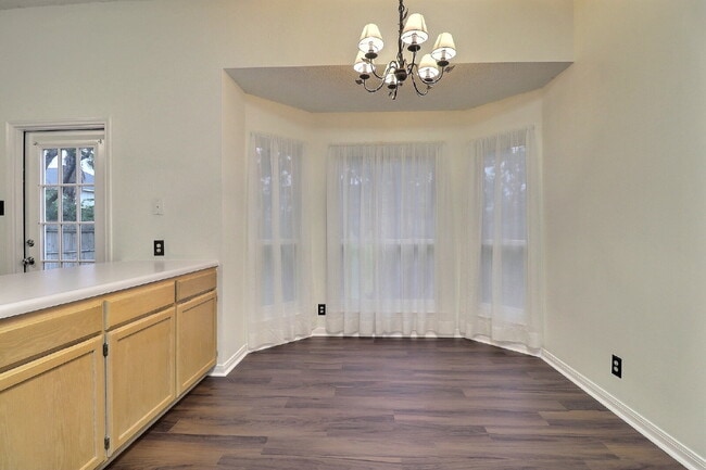 Building Photo - Move-In Ready 3-Bedroom with Included Washer/Dryer and Refrigerator in Northwest San Antonio.