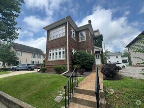 Building Photo - 907-909 S 4th St