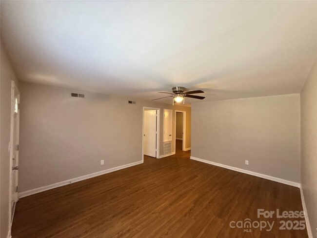 Building Photo - 409 Hawley Ave