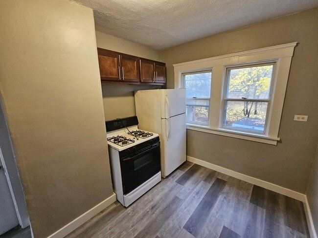 Building Photo - 3294 W 111th St