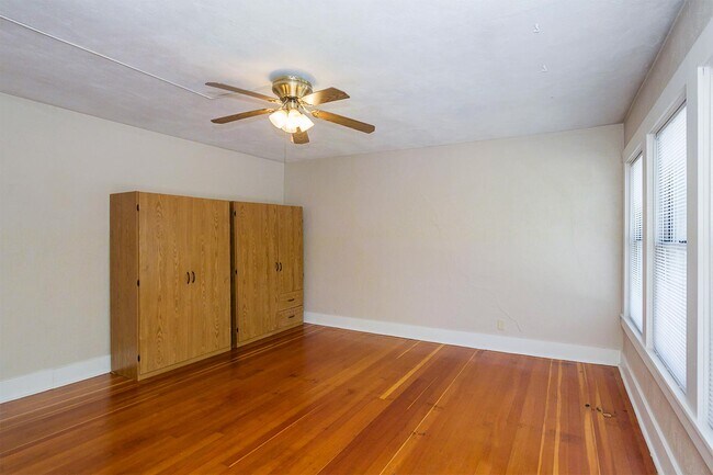 Building Photo - 3843 S 48th St