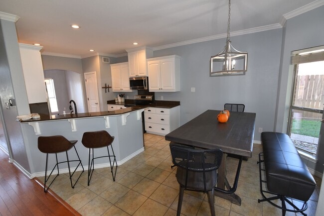 Building Photo - Great 4 Bedroom 2.5 Bathroom, In Bridle Ga...