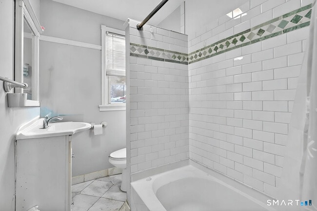 Building Photo - 1440 Wood Ave