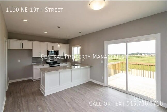 Building Photo - 1100 NE 19th St