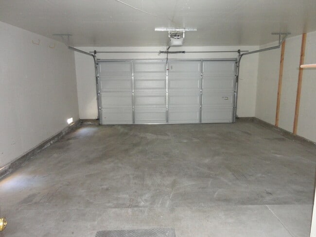 Building Photo - 8081 Hillandale Dr