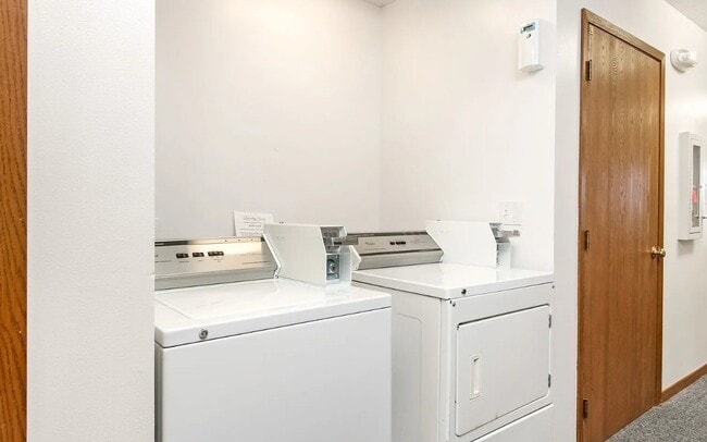 Building Photo - 902-905 N 14th St