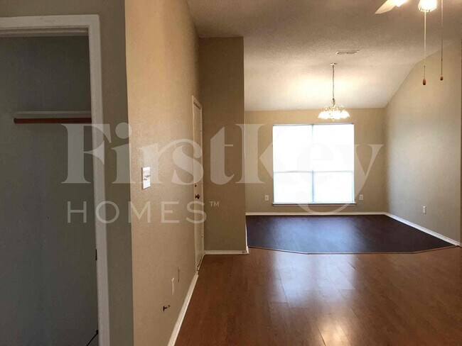 Building Photo - 10640 Towerwood Dr