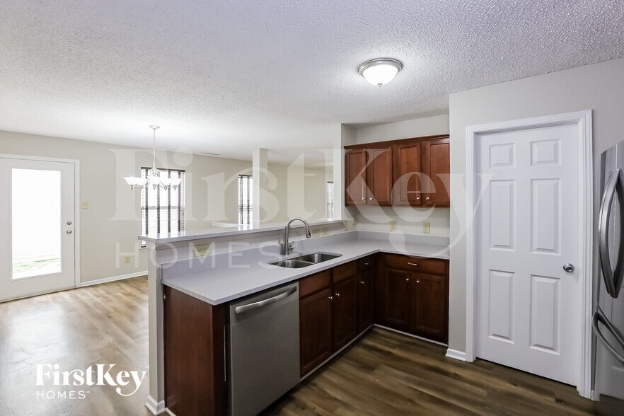 Building Photo - 12851 Old Glory Dr