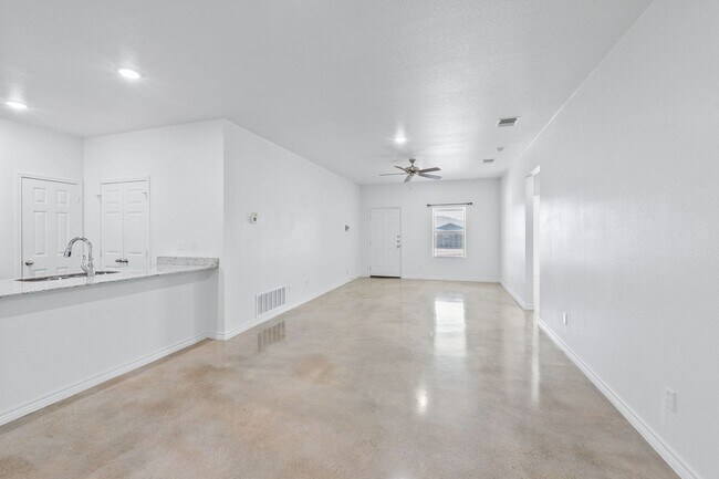 Building Photo - PM1-HH1803 Emma Naylor Ct