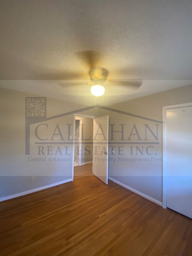 Building Photo - 303 S Longfield Ave