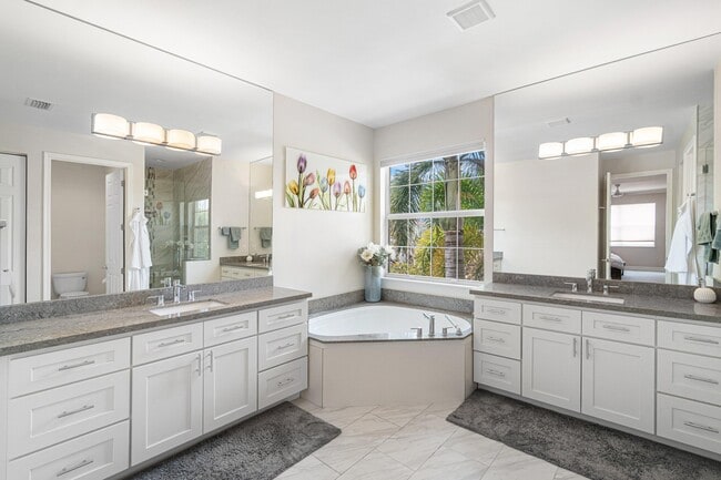 Building Photo - 8300 Calabria Lakes Drive