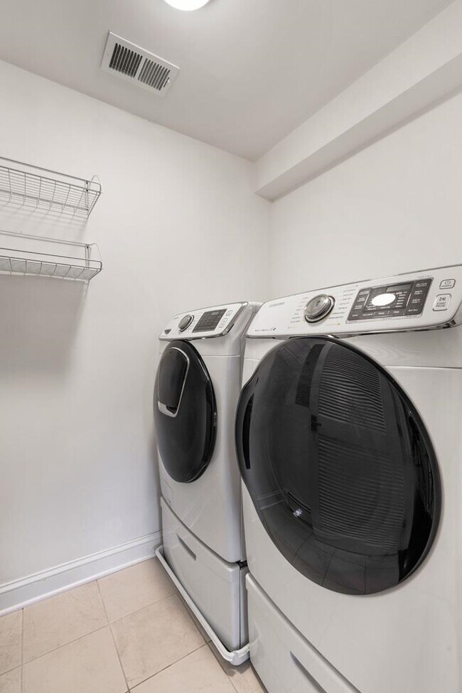 Building Photo - 14A Riverview Cir