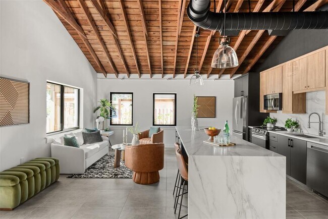 Building Photo - 870 Carver St