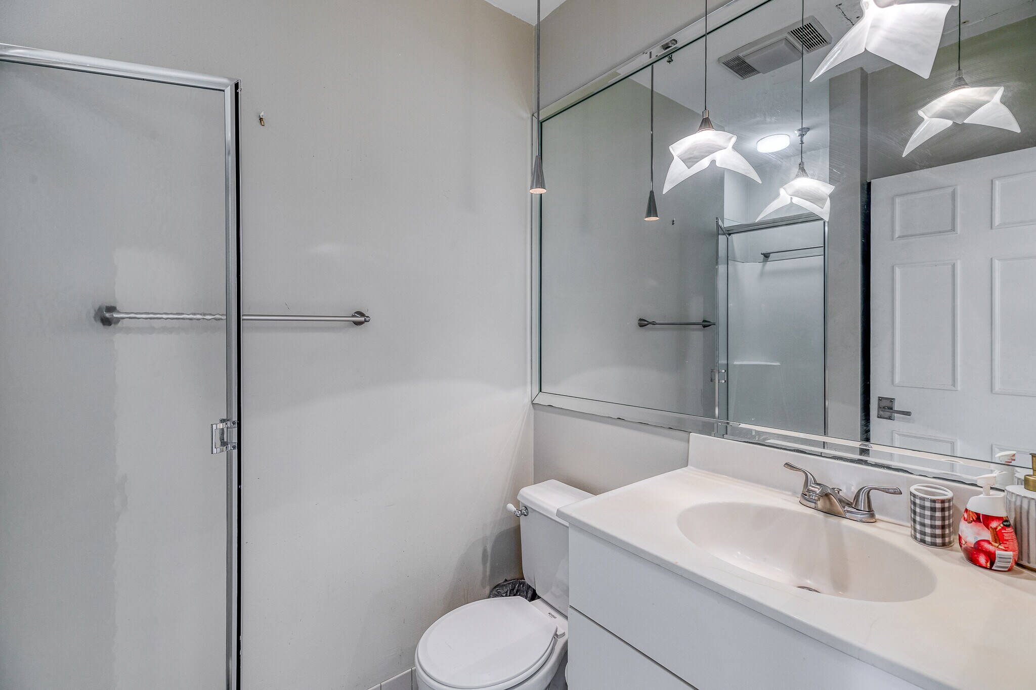 Building Photo - 3 N Christopher Columbus Blvd